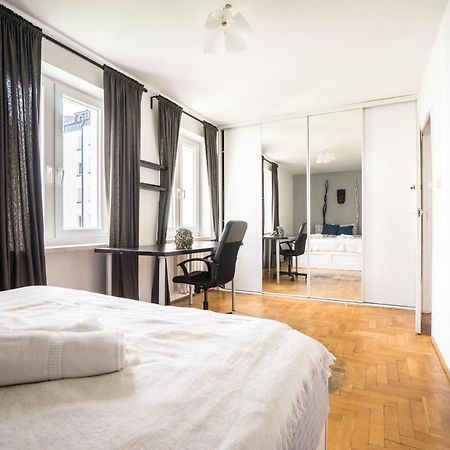 Oomph Warsaw Central 3-Bedroom Flat ภายนอก รูปภาพ