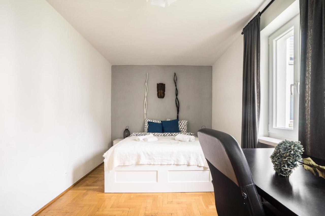 Oomph Warsaw Central 3-Bedroom Flat ภายนอก รูปภาพ